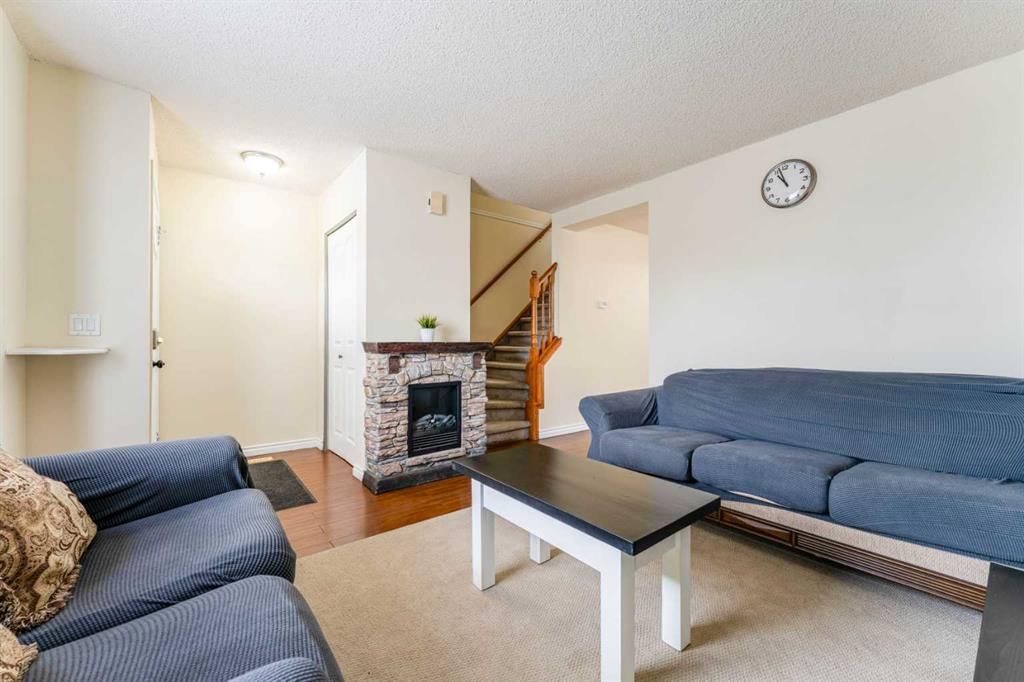 31 Coventry Lane NE, Calgary — photo 5 of 50