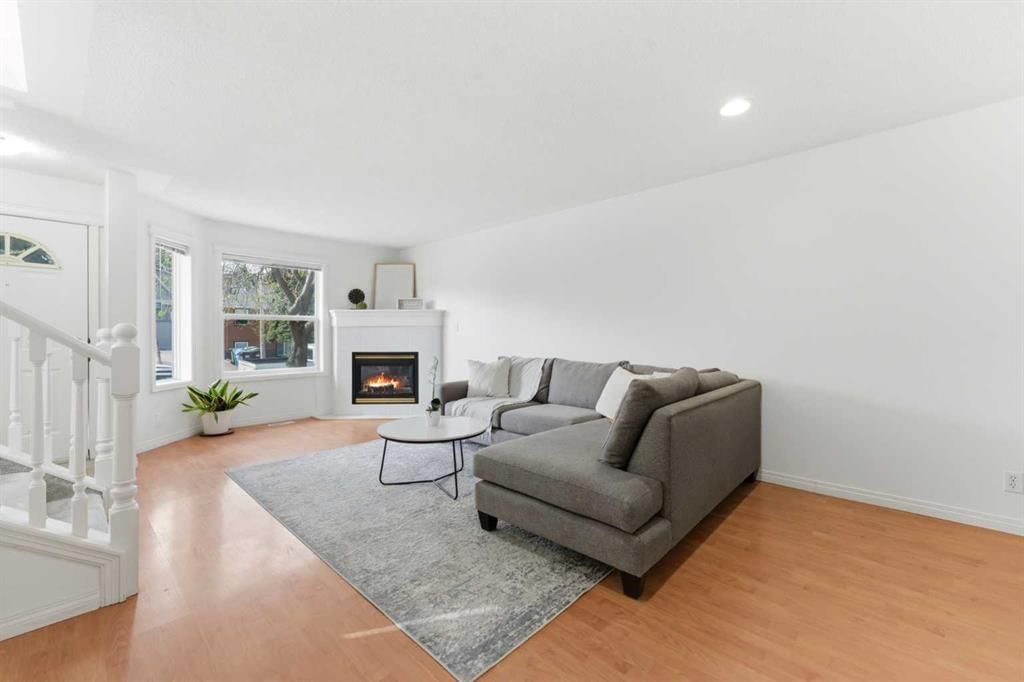 1, 2106 35 Avenue SW, Calgary — photo 3 of 44
