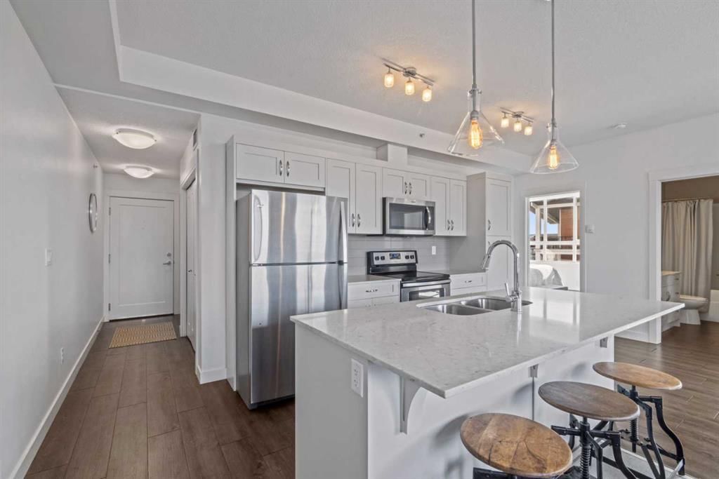 404, 10 Walgrove Walk SE, Calgary — photo 2 of 20