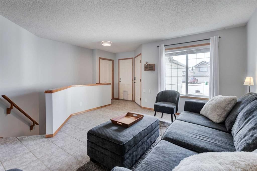 44 Somerglen Heath SW, Calgary — photo 4 of 37