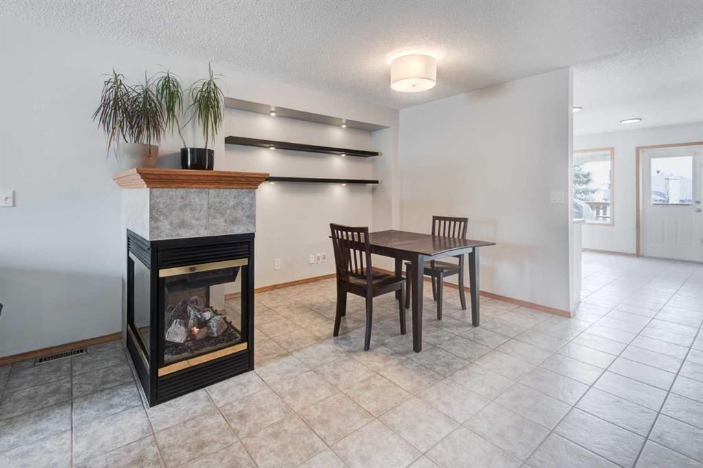44 Somerglen Heath SW, Calgary — photo 5 of 37