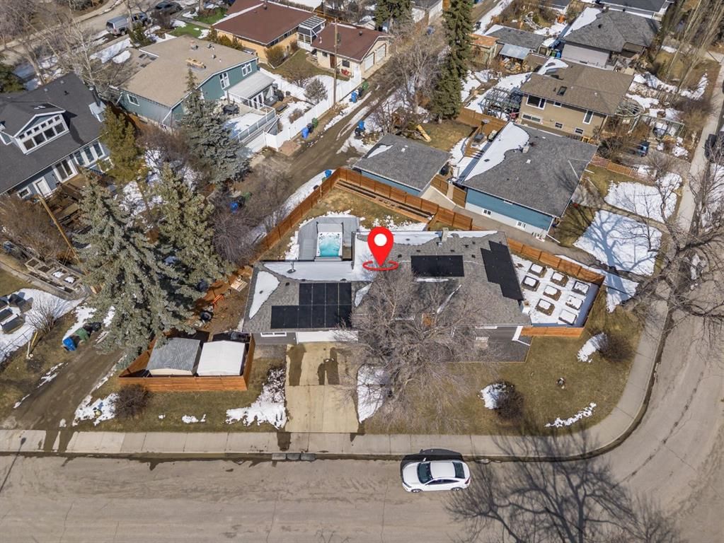 48 Carnarvon Way NW, Calgary — photo 2 of 45