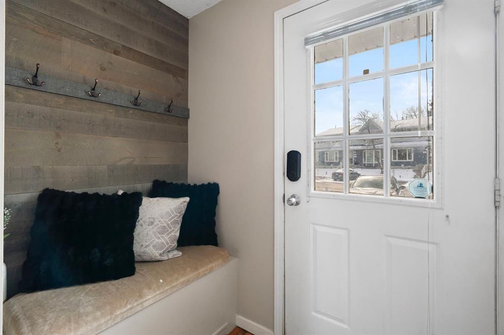 89 bermuda Lane NW, Calgary — photo 3 of 35