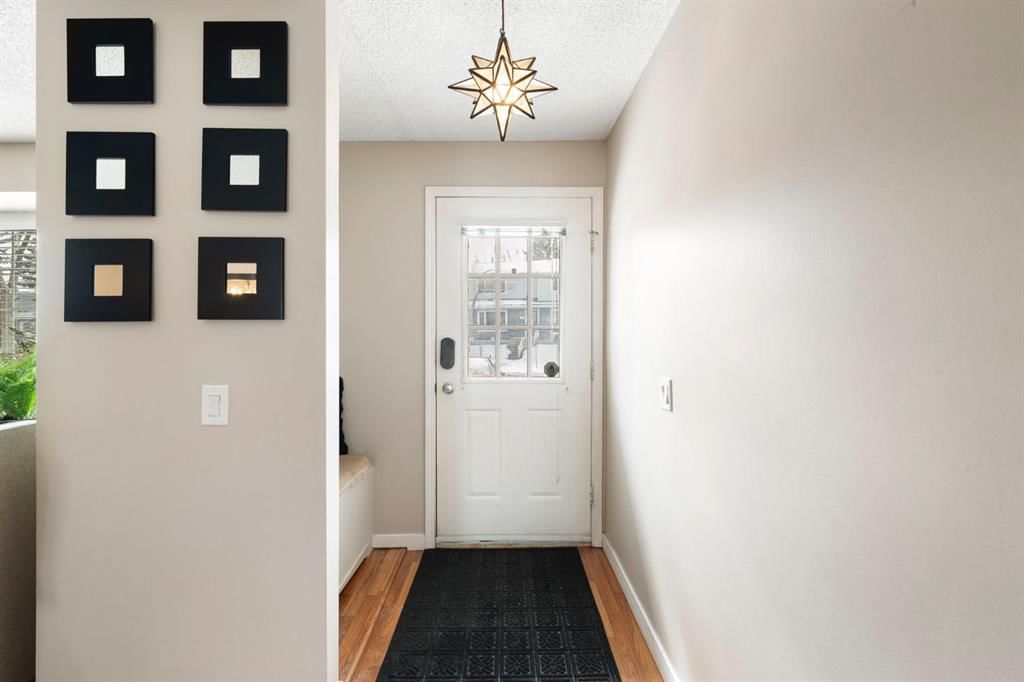 89 bermuda Lane NW, Calgary — photo 4 of 35