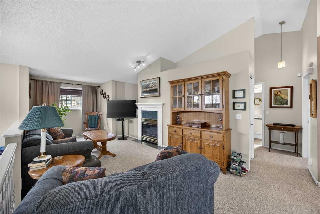 466 Douglas Glen Boulevard SE, Calgary — photo 3 of 33