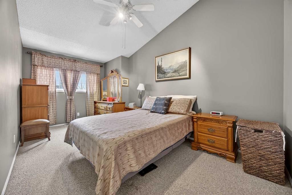 466 Douglas Glen Boulevard SE, Calgary — photo 4 of 33
