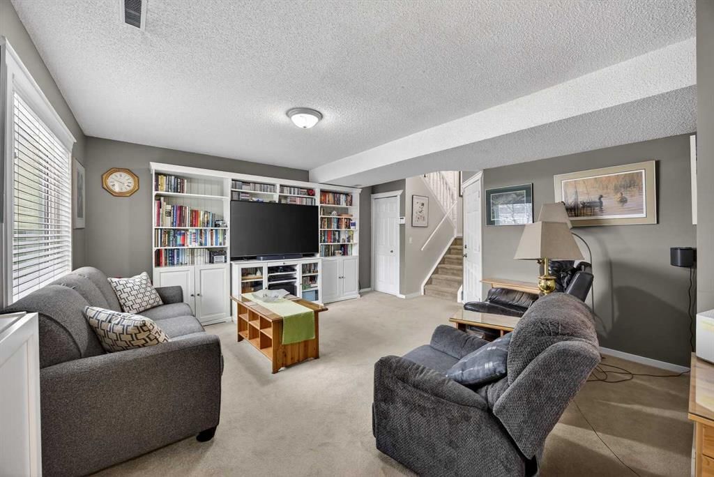466 Douglas Glen Boulevard SE, Calgary — photo 5 of 33