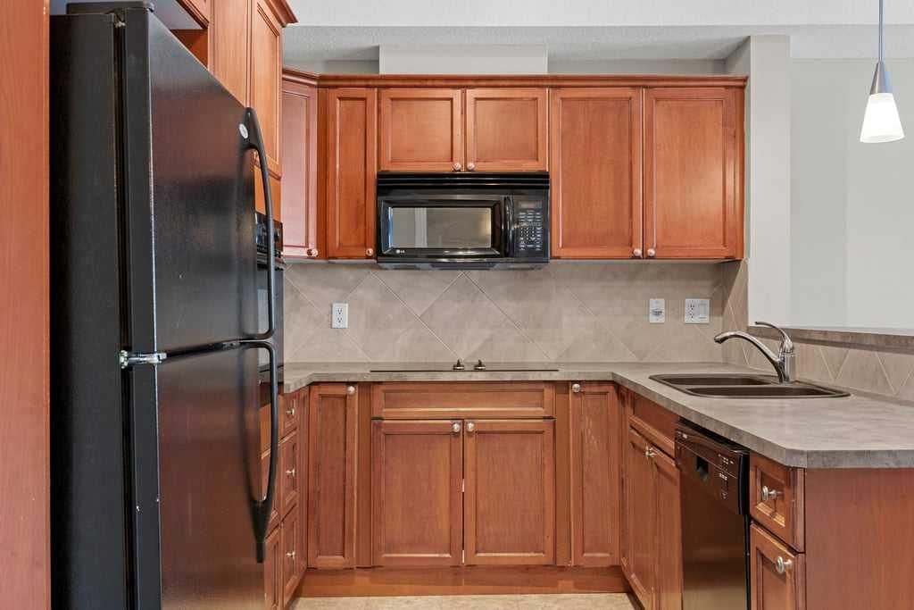 122, 60 Royal Oak Plaza NW, Calgary — photo 3 of 33