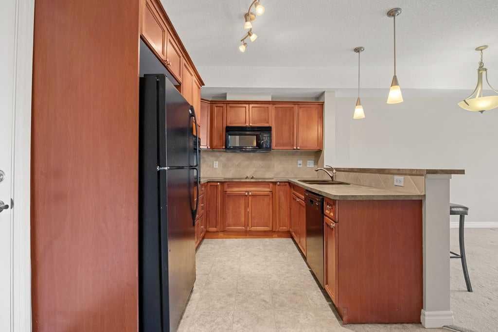 122, 60 Royal Oak Plaza NW, Calgary — photo 4 of 33