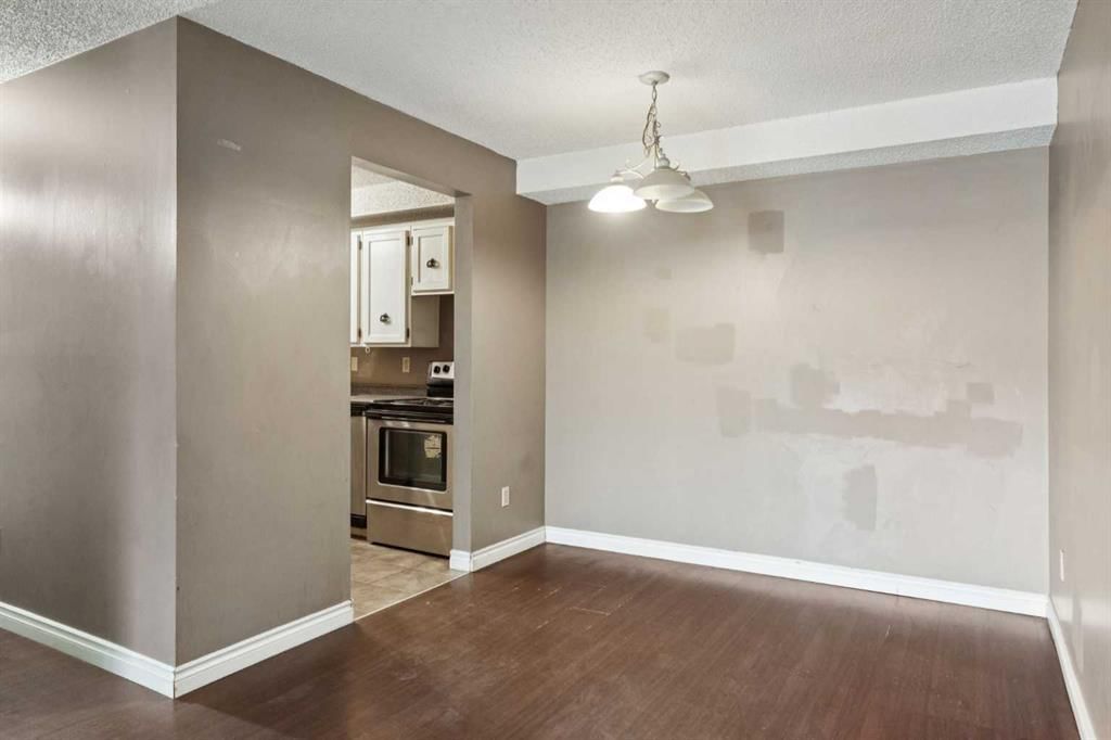 5111, 315 Southampton Drive SW, Calgary — photo 3 of 20