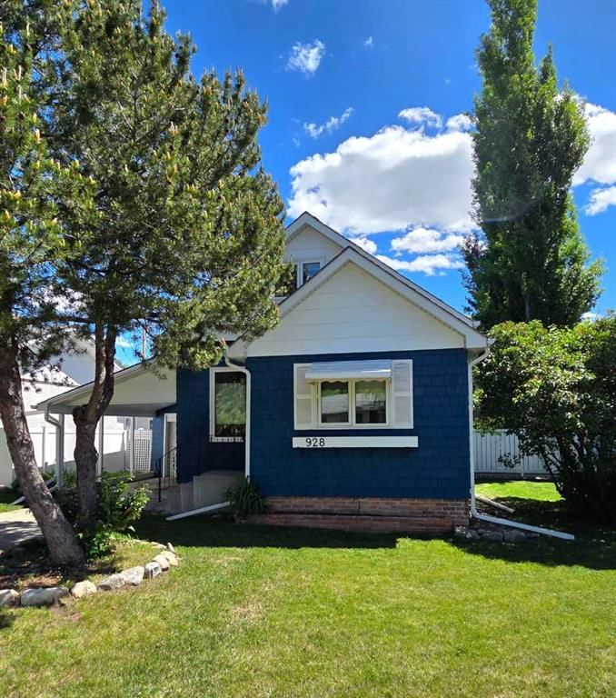 928 18A Street NE, Calgary — main listing photo