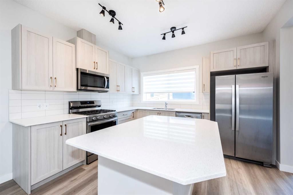 568 Legacy Circle SE, Calgary — photo 4 of 46