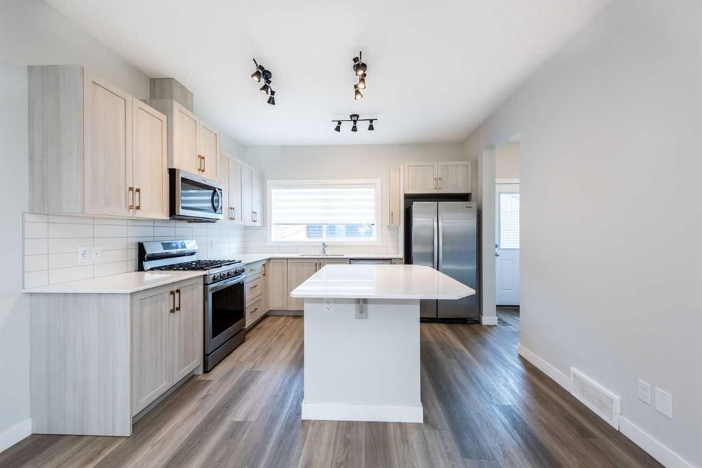 568 Legacy Circle SE, Calgary — photo 5 of 46