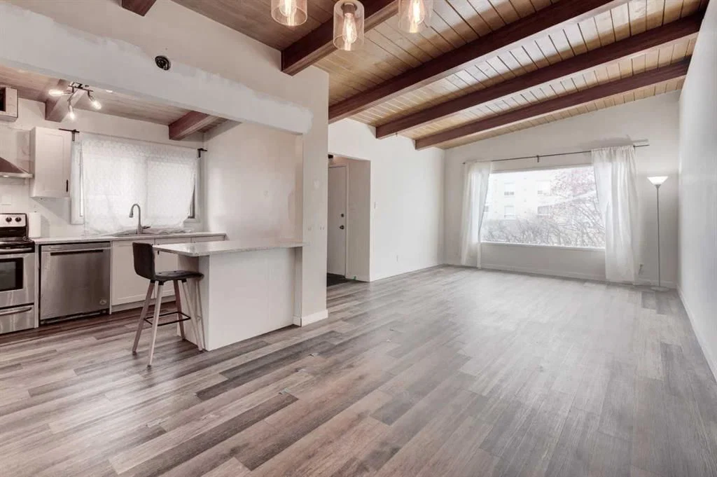 717 67 Avenue SW, Calgary — photo 4 of 31