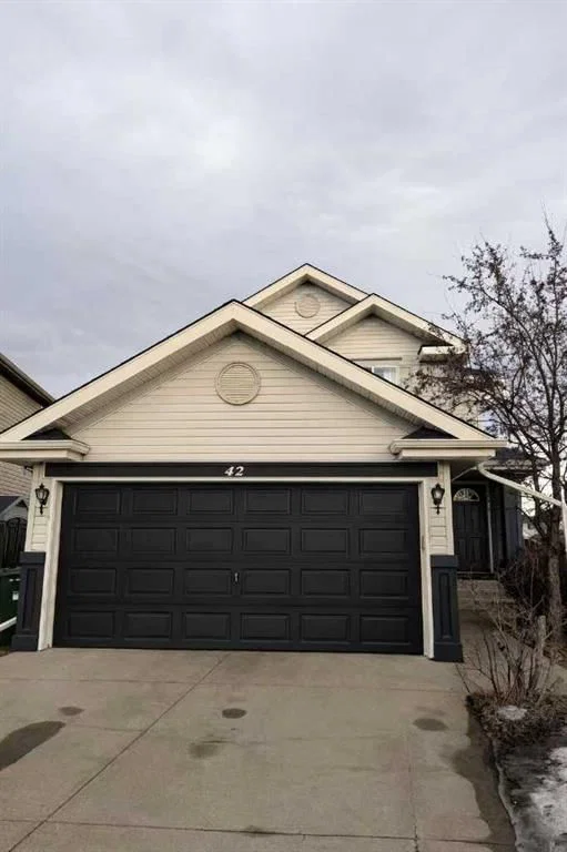42 Somerside Place SW, Calgary — main listing photo