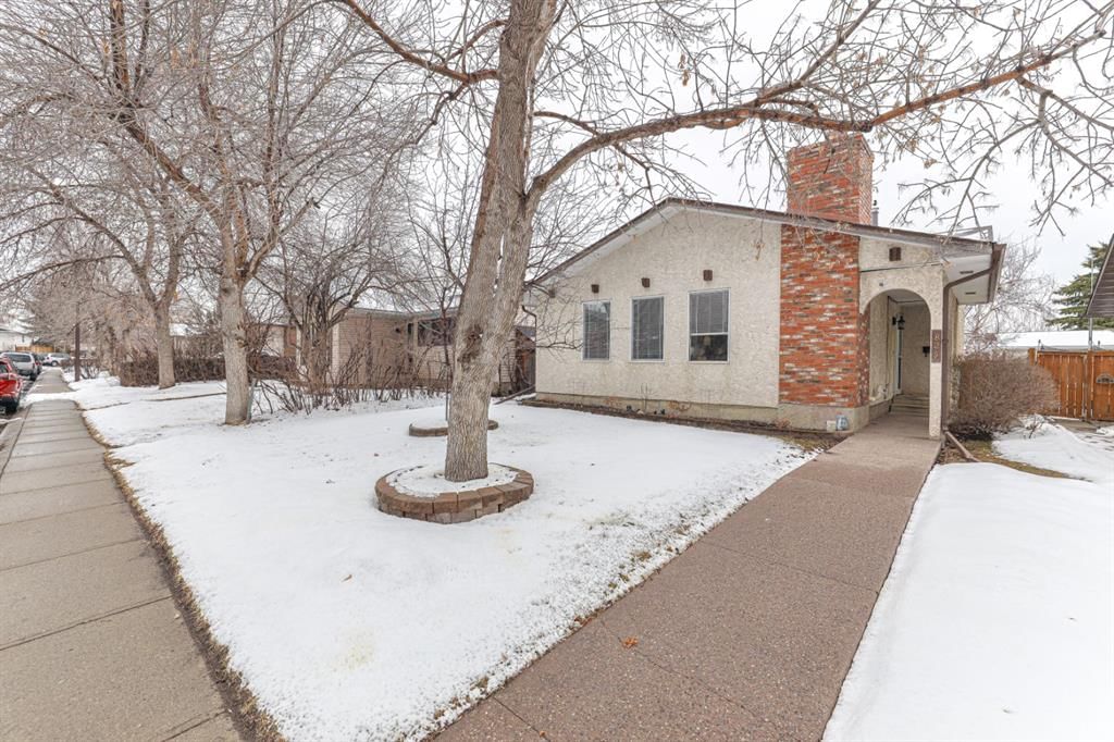 824 Whitemont Drive NE, Calgary — main listing photo