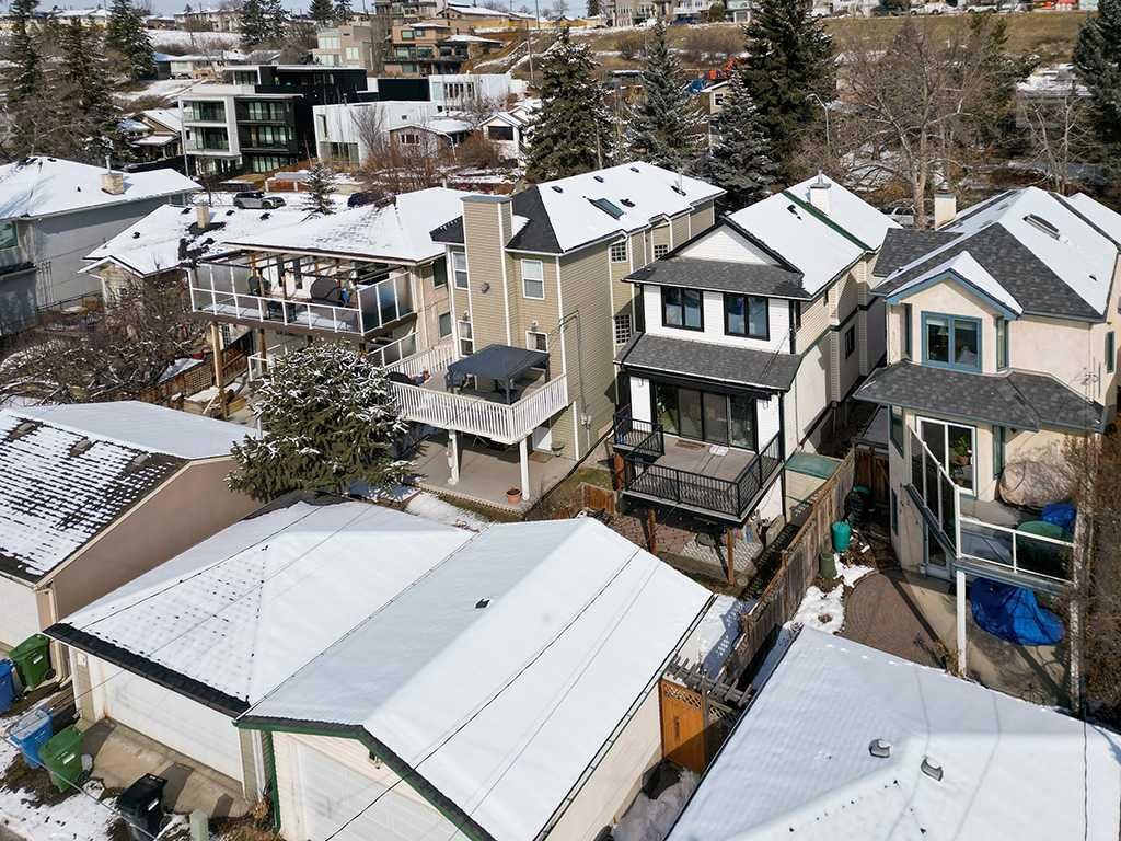923 Drury Avenue NE, Calgary — photo 2 of 40