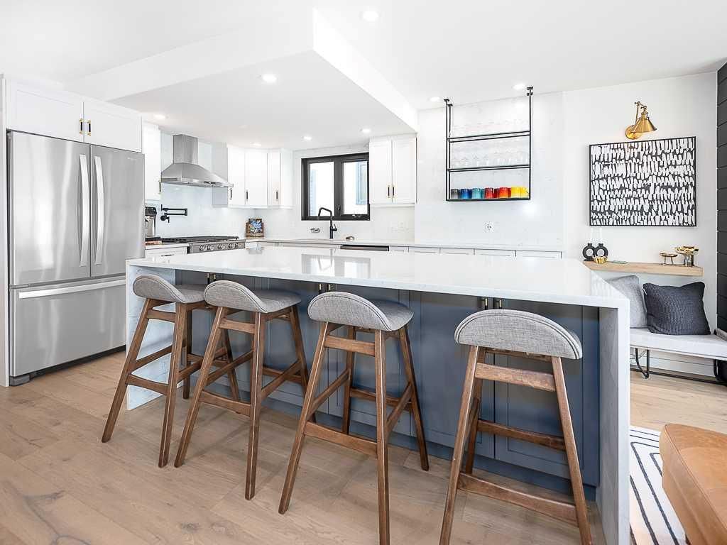 923 Drury Avenue NE, Calgary — photo 5 of 40