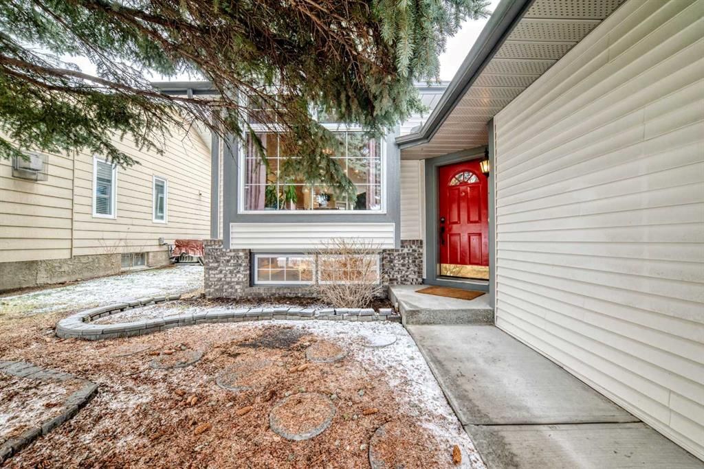 173 Shannon Hill SW, Calgary — photo 2 of 50