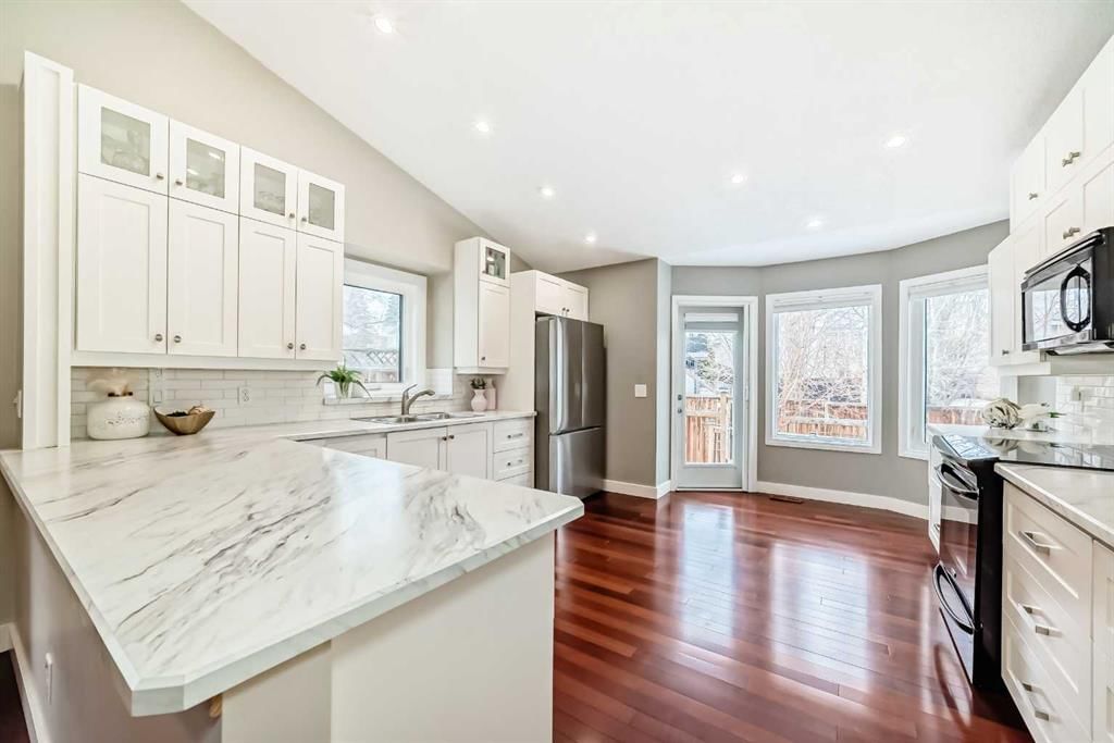 173 Shannon Hill SW, Calgary — photo 3 of 50