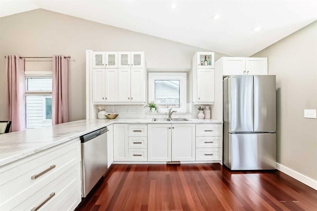 173 Shannon Hill SW, Calgary — photo 4 of 50