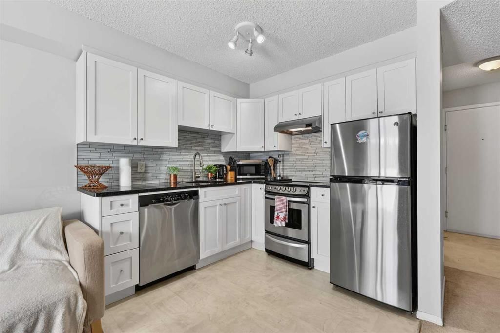 1106, 2371 Eversyde Avenue SW, Calgary — photo 3 of 15