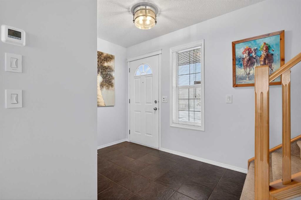 6 Royal Birch Rise NW, Calgary — photo 3 of 37