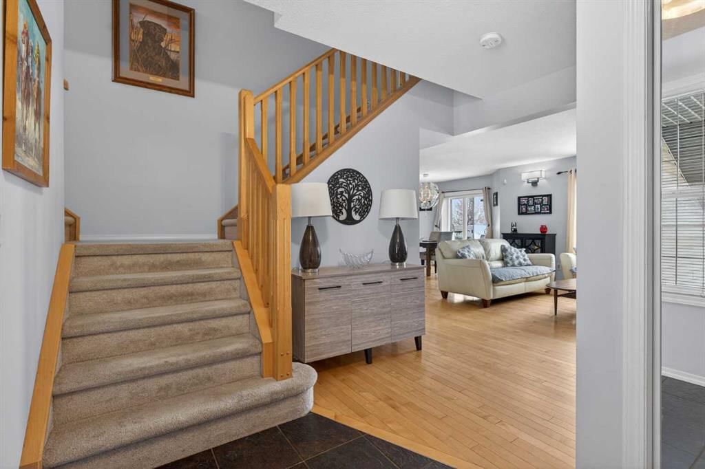 6 Royal Birch Rise NW, Calgary — photo 4 of 37