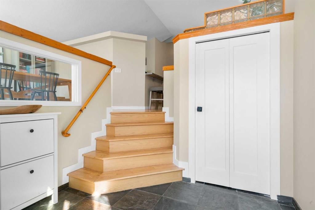 78 Hidden Spring Green NW, Calgary — photo 5 of 50