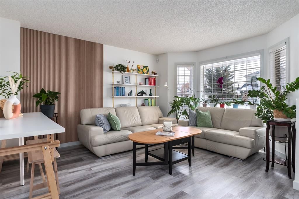 303 Coventry Close NE, Calgary — photo 2 of 38