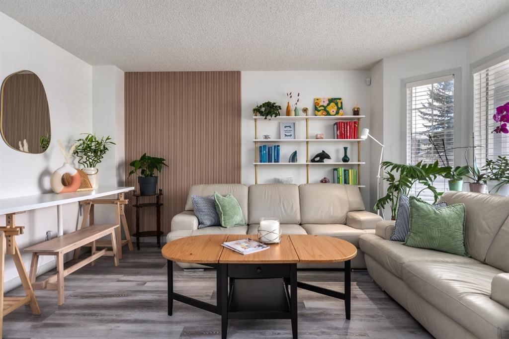 303 Coventry Close NE, Calgary — photo 3 of 38