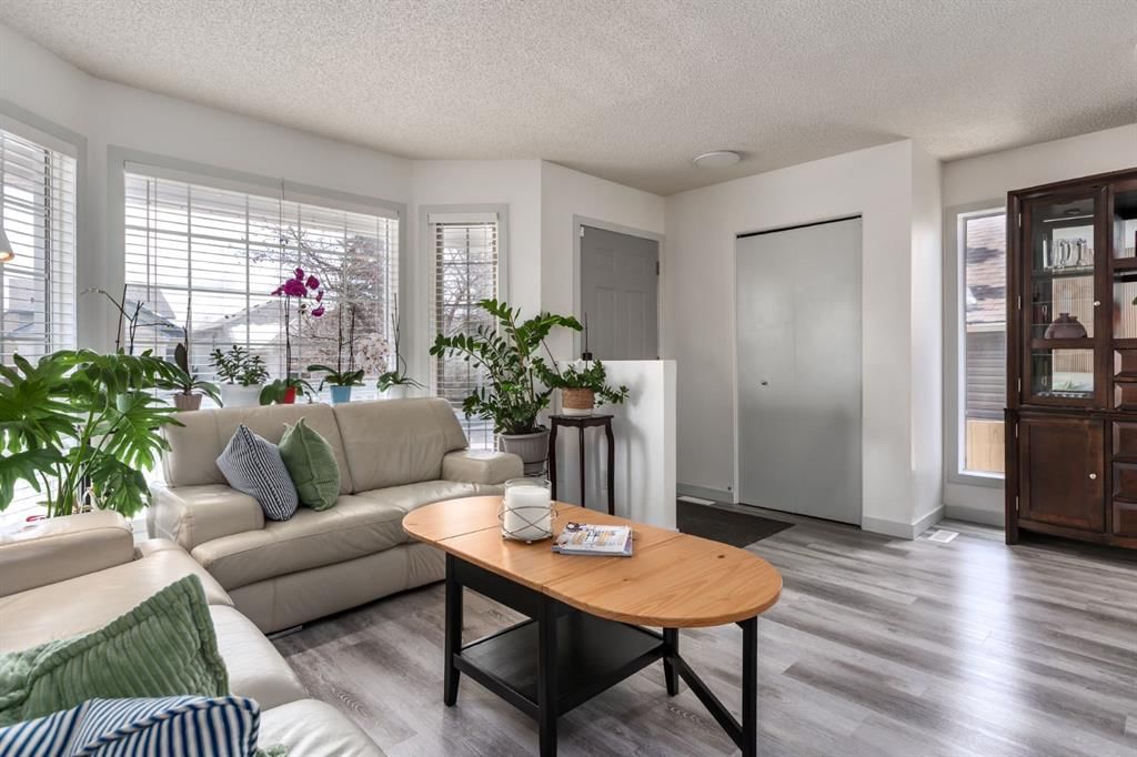 303 Coventry Close NE, Calgary — photo 4 of 38