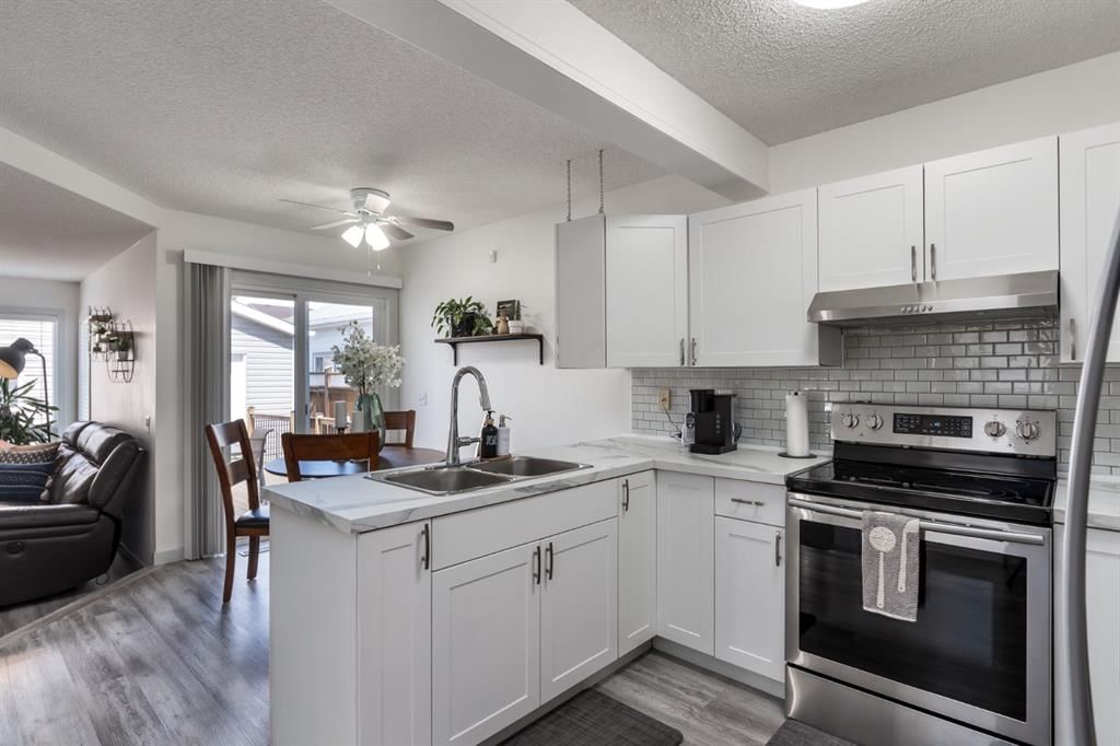 303 Coventry Close NE, Calgary — photo 5 of 38