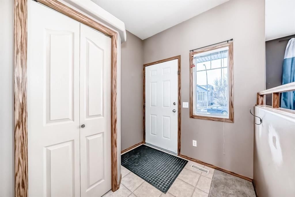 11 Coventry Link NE, Calgary — photo 3 of 49