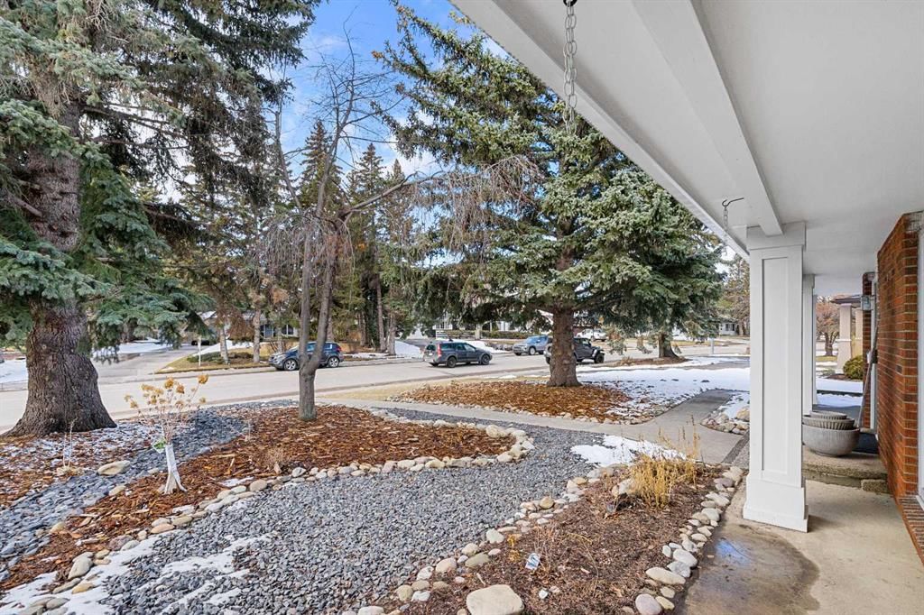 736 Lake Bonavista Drive SE, Calgary — photo 4 of 49