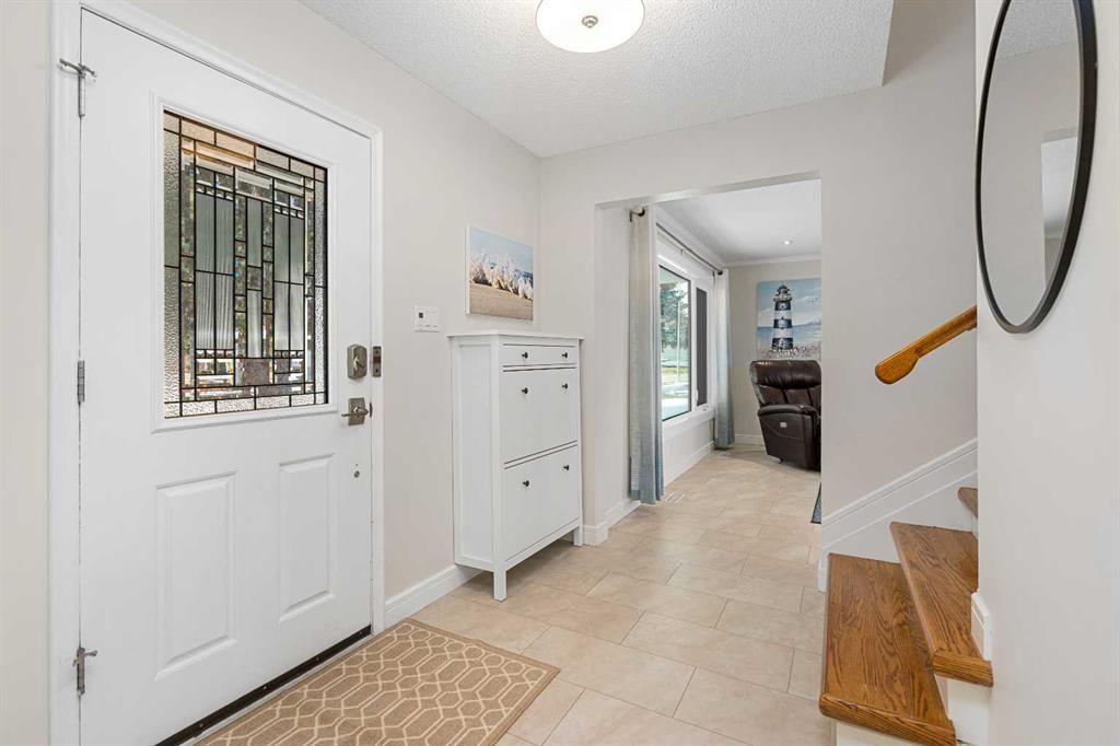 736 Lake Bonavista Drive SE, Calgary — photo 5 of 49
