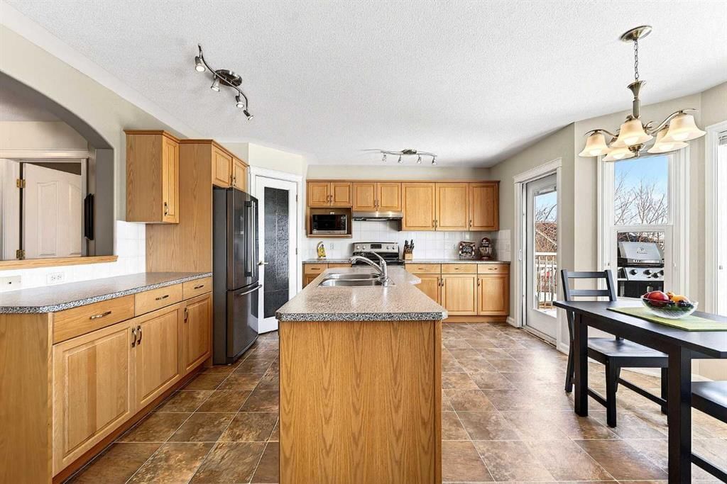 219 Hidden Ranch Circle NW, Calgary — photo 3 of 50