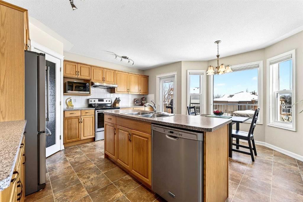 219 Hidden Ranch Circle NW, Calgary — photo 4 of 50