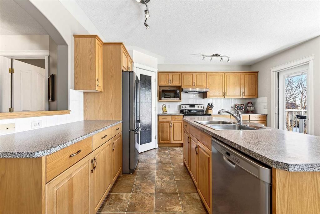 219 Hidden Ranch Circle NW, Calgary — photo 5 of 50