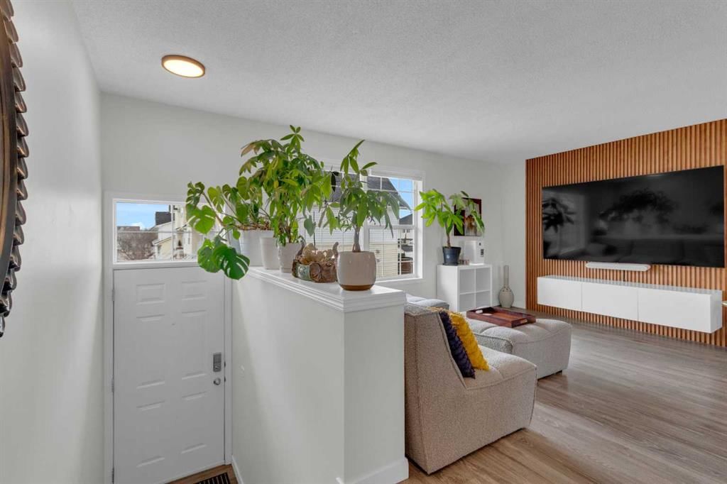 148 Prestwick Acres Lane SE, Calgary — photo 3 of 33