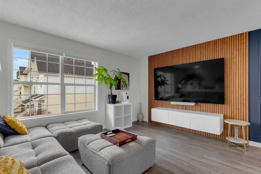 148 Prestwick Acres Lane SE, Calgary — photo 4 of 33