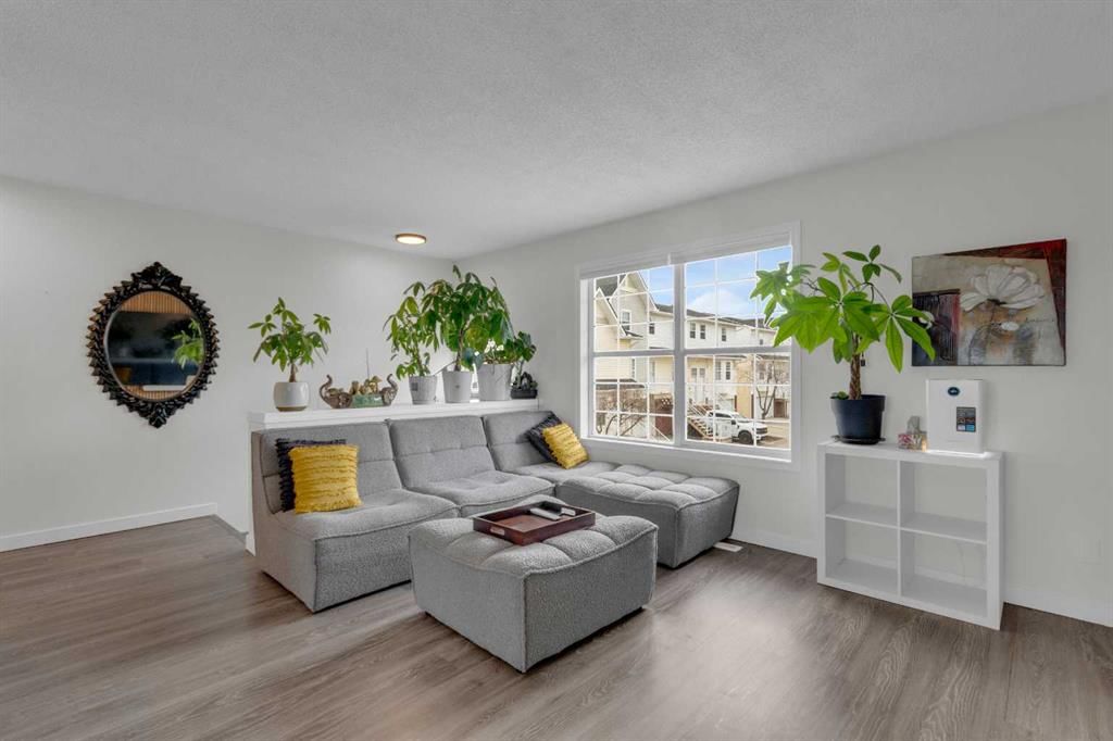 148 Prestwick Acres Lane SE, Calgary — photo 5 of 33