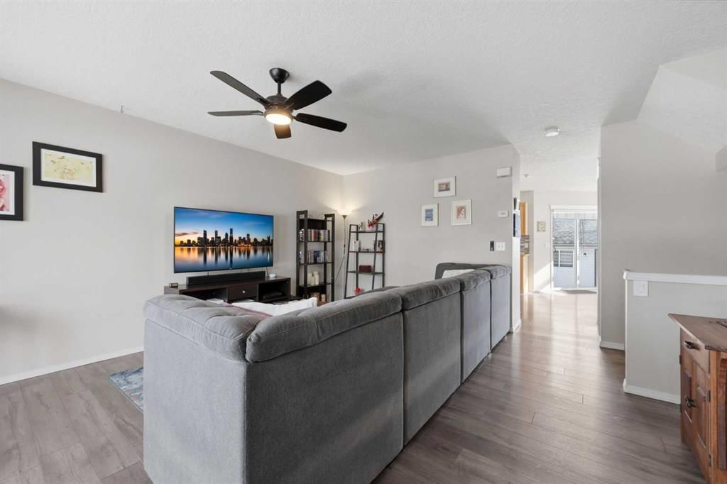 40 Eversyde Circle SW, Calgary — photo 4 of 48