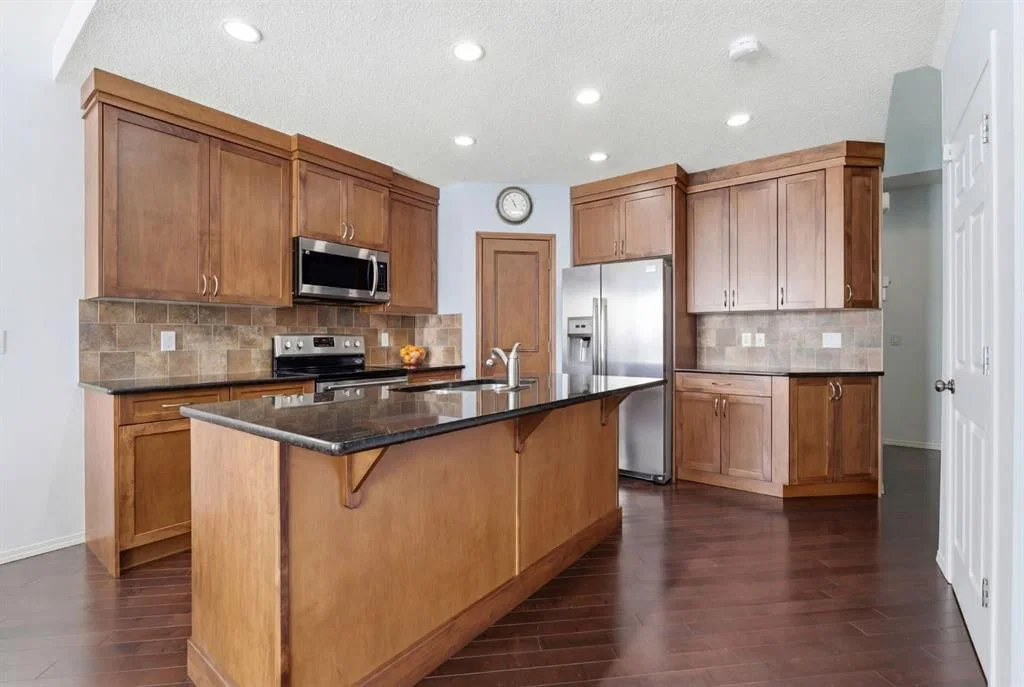 512 Panatella Square NW, Calgary — photo 4 of 48