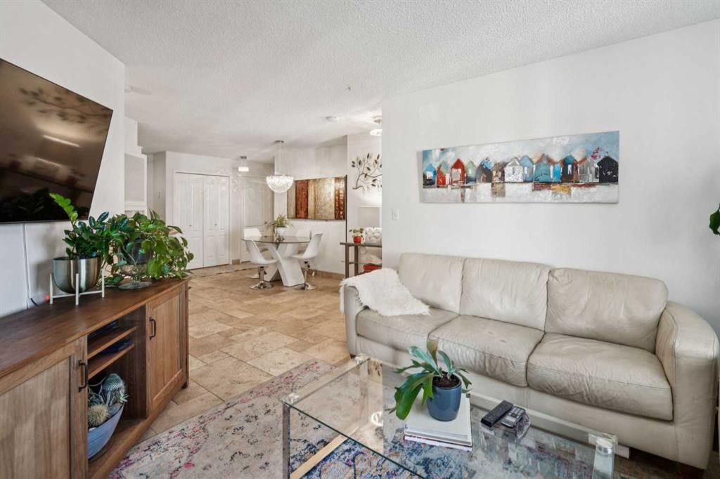 204, 30 Sierra Morena Mews SW, Calgary — photo 3 of 22