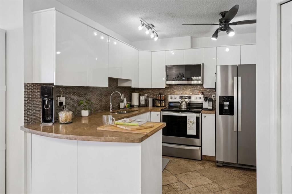 204, 30 Sierra Morena Mews SW, Calgary — photo 5 of 22