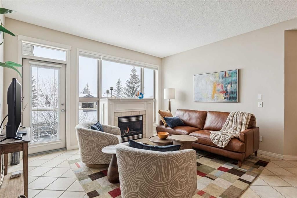 245 Springbank Terrace SW, Calgary — photo 3 of 24