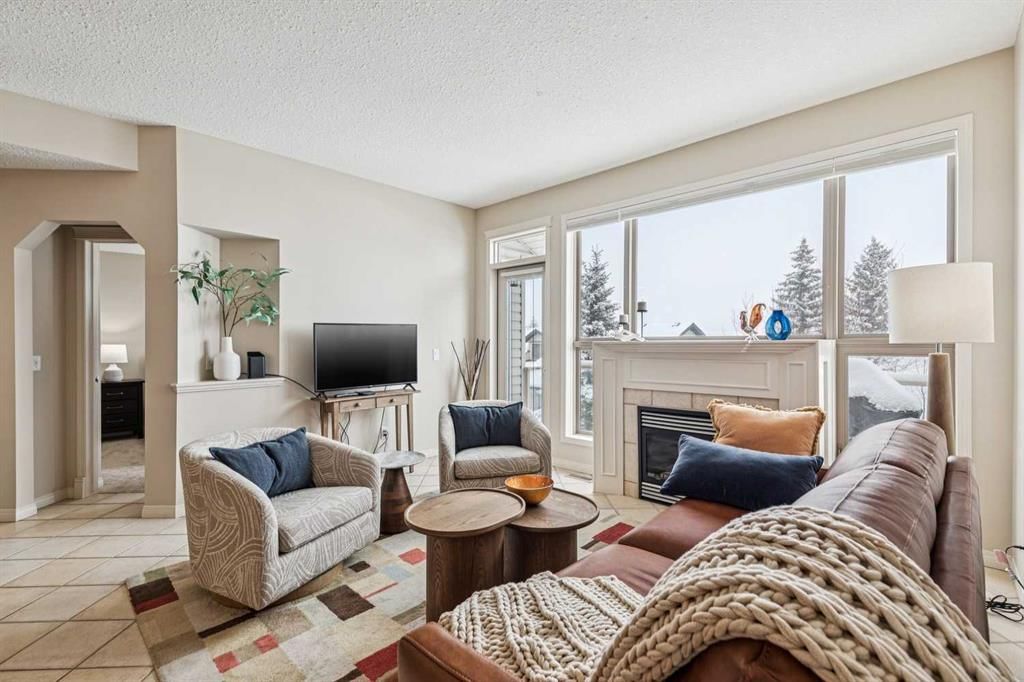 245 Springbank Terrace SW, Calgary — photo 5 of 24