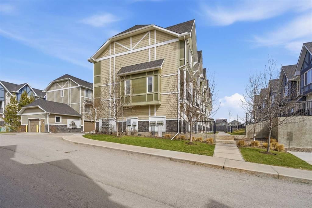 301 Nolanlake Villas NW, Calgary — photo 4 of 39