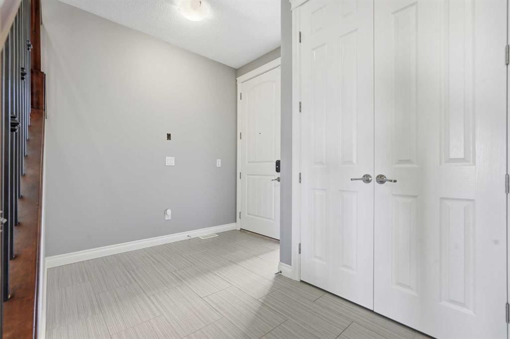 196 Evansborough Way NW, Calgary — photo 3 of 48